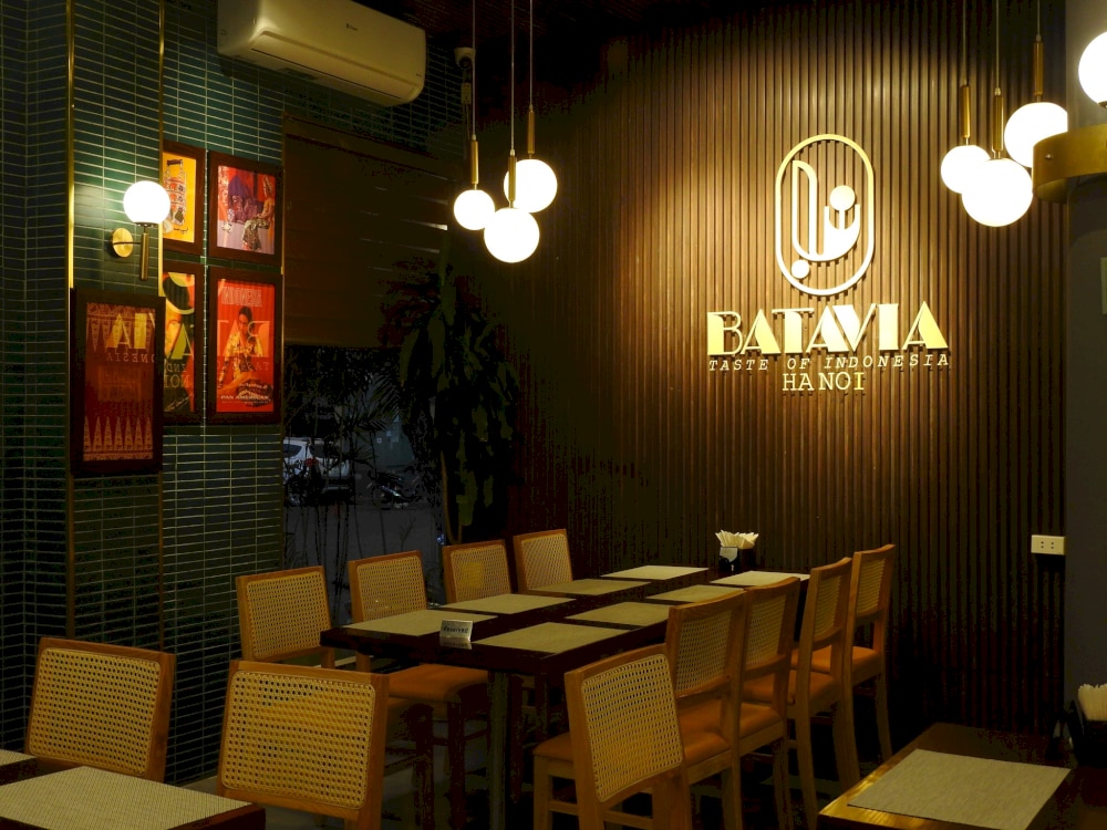 Step inside Batavia and discover a modern and welcoming atmosphere